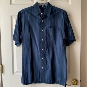 Van Huesen short sleeve blue stripe button down shirt size small